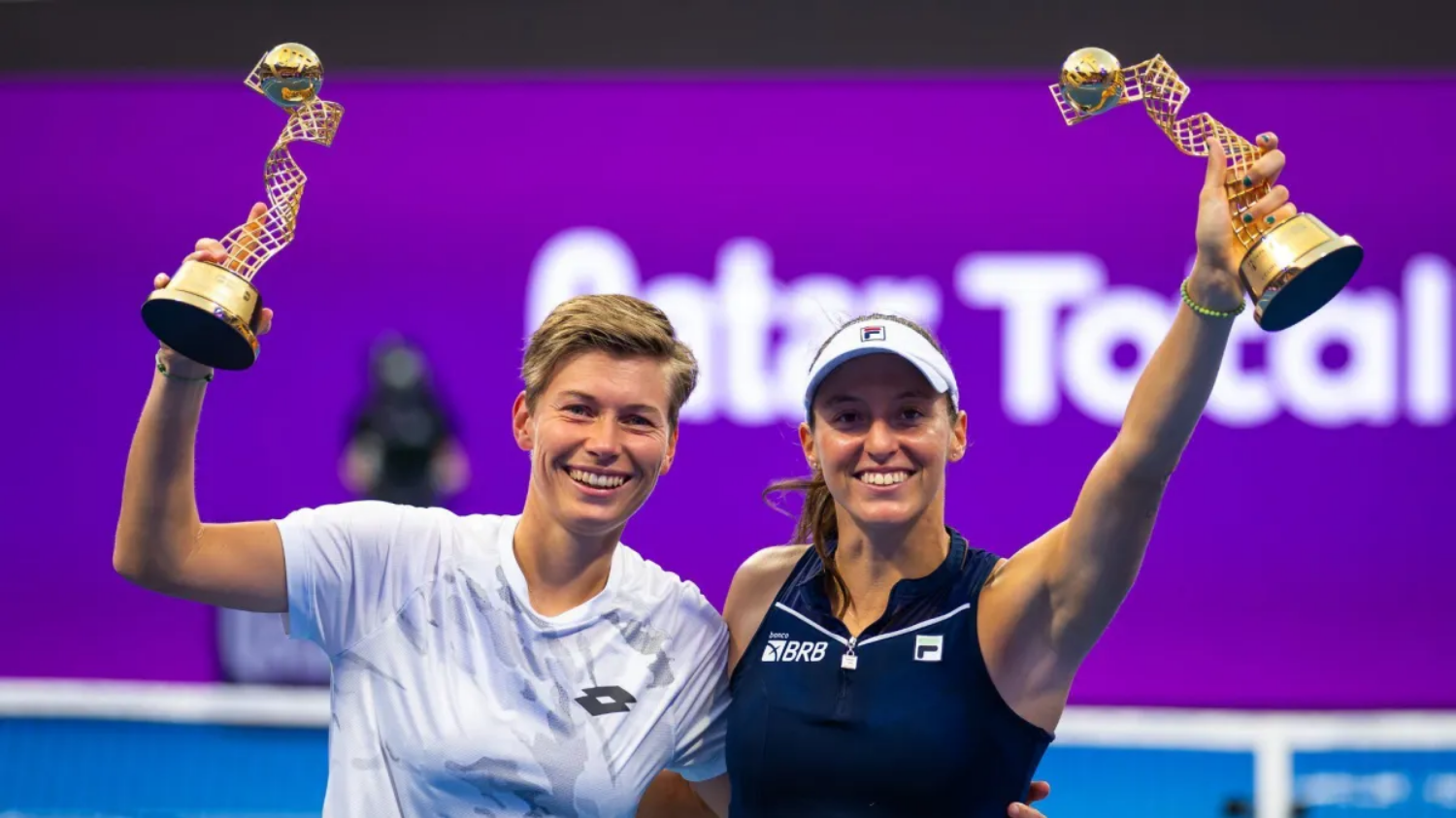 Brasileira Luisa Stefani é campeã de duplas do WTA 1000 de Doha