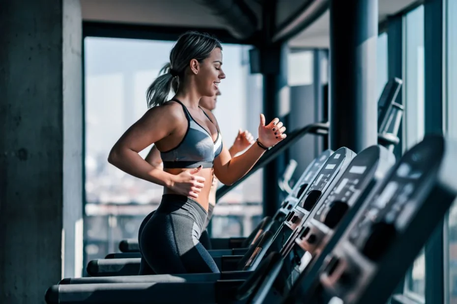 Mulheres treinando Hiit na esteira