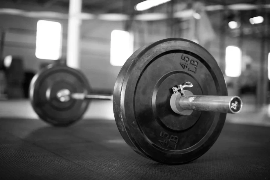 Alteres usado no treinamento com uma planilha de treino para powerlifting